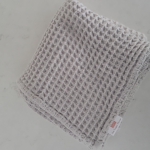 Sugar House | Waffle Swaddle Wrap Light Gray Color - Picture 4 of 4